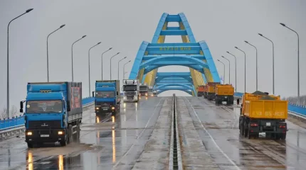 Павлодарда көпір қатты аяздан шытынады