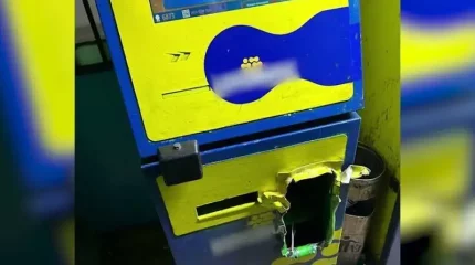 Алматыда екі ер адам лото автоматын бұзып, ақшасын алып кеткен