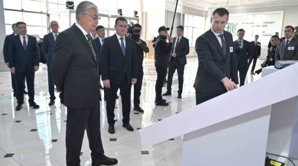 Глава государства ознакомился с ведущими предприятиями индустриального парка столицы