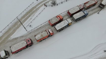 Казахстанцев просят не выезжать на закрытые трассы