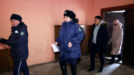 Активисты и полицейские проверяют дебоширов и неблагополучные семьи в Петропавловске
