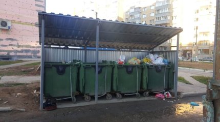 Полиэтилен пакетке орап тастап кеткен: Риддерде қоқыс жәшігінен нәрестенің денесі табылды