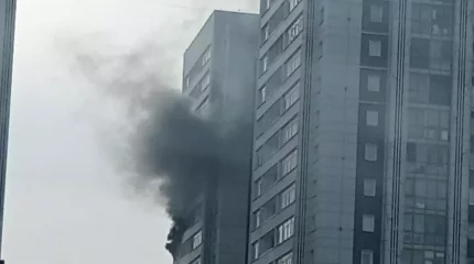 Шымкентте 17 қабатты тұрғын үйдегі пәтерлердің бірінде өрт шықты: 50-ден астам адам эвакуацияланды