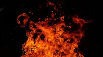 Атырауда жеке тұрғын үй өртеніп, түтінге тұншыққан 3 адам құтқарылды