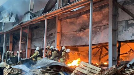 Крупный пожар в Алматы: горели складские помещения
