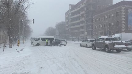 Обильный снегопад и гололед накрыли несколько регионов Казахстана