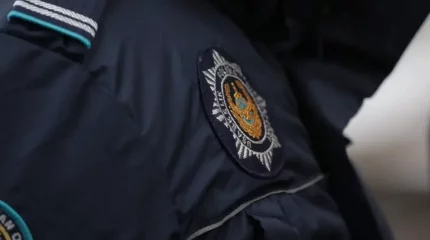 «Тірі анасын жерлеу үшін ақша сұраған»: Жетісу облысында бірнеше алаяқтыққа қатысы бар күдікті қамалды