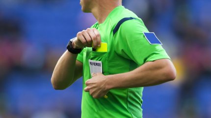 Түркияда тағы дау: футболшылар төрешінің мұрнын сындырып тастады