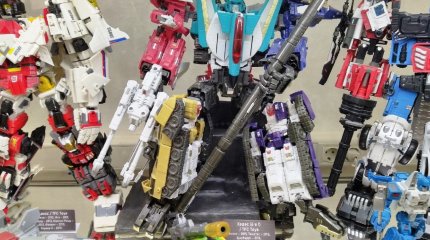 Более 200 роботов-игрушек за долги забрали у коллекционера