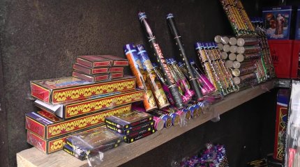 Подросток едва не лишился пальцев из-за взрыва новогодней петарды в Павлодаре