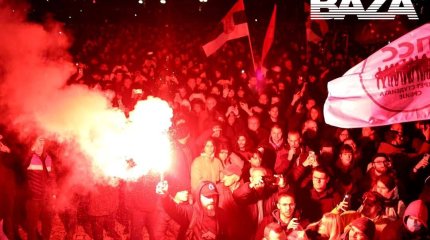 Массовые беспорядки в Сербии. Протестующие попытались ворваться в здание горадминистрации Белграда.