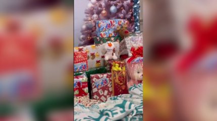 Детям-инвалидам в Аксу вручили подарки с просроченными конфетами