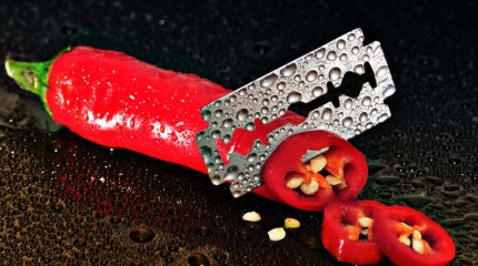 Женщина отрезала мужу половой орган и смыла его в унитаз за измену