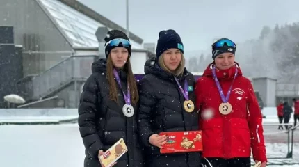 Инесса Шумекова мен Арина Ильященко конькимен жүгіруден бір қашықтықта жүлдегер атанды