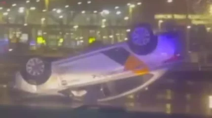 Астанада көлік жол апатына ұшырап, аударылды: көлік жолаушысы зардап шекті