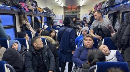 Свыше 700 человек вывезли на поездах с заметённых трасс