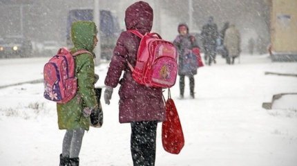 Школьникам и студентам Астаны из-за непогоды отменили занятия