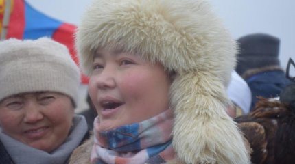 Рекорд орнатқан бүркітші қызды үш мыңдай турист үйіне іздеп барған