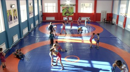 Спортшколу за 100 миллионов тенге подарил родному селу депутат маслихата области Жетiсу