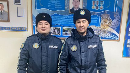 Подала сигнал SOS из авто: жительницу Атырау приютил у себя полицейский Уральска