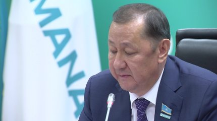 В "AMANAT" раскритиковали качество республиканских дорог и скорость их строительства