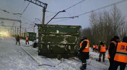 Поезд и тепловоз столкнулись в Петропавловске