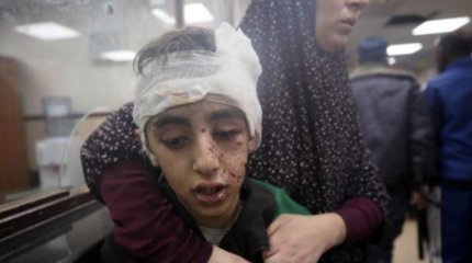 «Врачи без границ»: в Газе медики оперируют людей прямо на земле