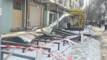 Шымкенттегі үшқабатты тұрғын үйде балкон опырылды