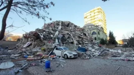 Түркияда ғимараттар мен дүкендерді тонап жатқан бұзақылар қатаң жазаланды