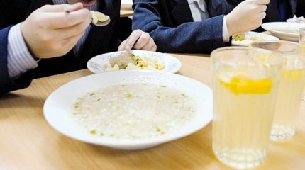 Слишком солёно и сладко: питание в казахстанских школах не соответствует международным нормам