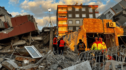 Түркияда құрылыс саласында заңсыздықтарға жол берген 131 адамға іздеу жарияланды