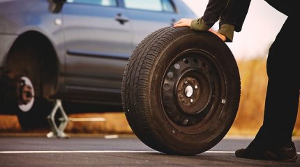 Елордада тұрақта тұрған 10 автокөліктің доңғалақтары ұрланды