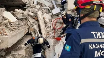 Қазақстандық құтқарушылар Түркияда үйінді астынан 88 адамның денесін шығарды