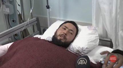 «Аштан өлмесін деп түкірігімді бердім»: Зілзаладан аман қалған жігіт ерекше оқиғасымен бөлісті