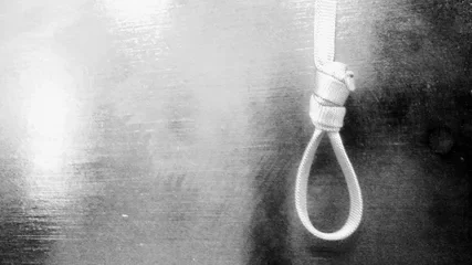 Алматыда полиция қызметкері ер кісіні ажал аузынан аман алып қалды