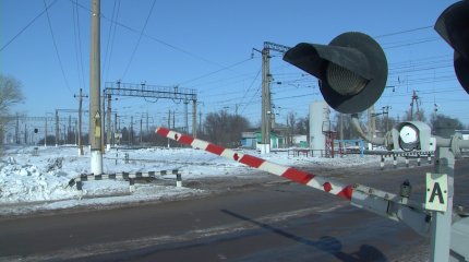 Отрезаны от мира: жители одного из районов Астаны не могут проехать в город из-за поездов