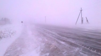 Атырауда жанармайы таусылып, далада қалған көліктен 4 адам құтқарылды