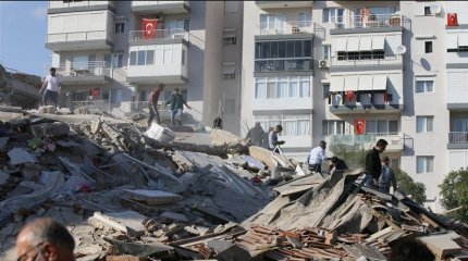 Выпавший из окна телефон во время землетрясения спас семью в Турции