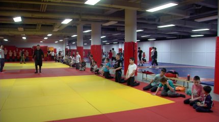 "Жас Жауынгер" бейімдеу спорт клубында бокстан Азия чемионы Тәшкенбай Санжар мен мүмкіндігі шектеулі балалар арасында тәжірибе алмасу өтті