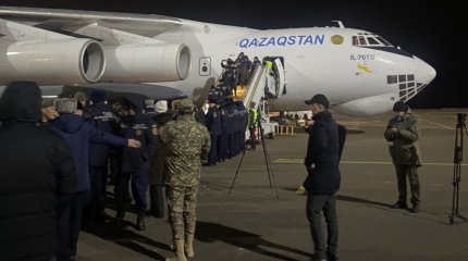 Второй эшелон казахстанских спасателей приземлился в столице