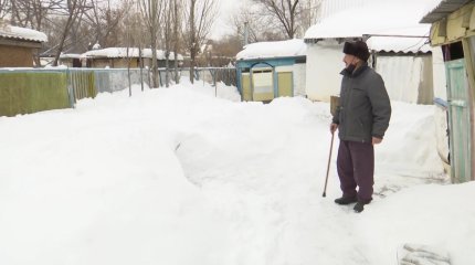 Шестой год житель Актобе просит власти переселить его из разрушенного паводками дома