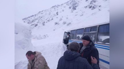 Лавина сошла на автобус с людьми в ВКО