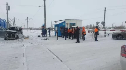 Ақтөбе облысында жүк көлігі мен пойыз соқтығысты