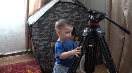 «У нас не лечат, будет слепой»: два года семья из Уральска борется за зрение сына