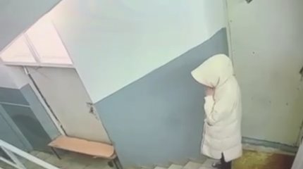 «Комиссия едет!»: мошенница отобрала у ребенка телефон в школе Уральска