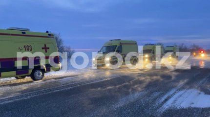 До места крушения вертолёта в ЗКО спасатели добираются на снегоходах