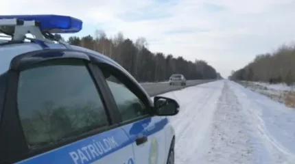 Қарағандылық полицейлер толғағы келген әйелді қызметтік көлікте босандырып алды