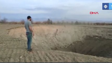 Огромная воронка появилась в турецкой провинции Коньи