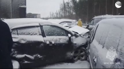 Более 40 машин столкнулись в Новгородской области