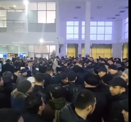 Легализация иностранных авто: огромные очереди в спецЦОН Мангистау сняли на видео